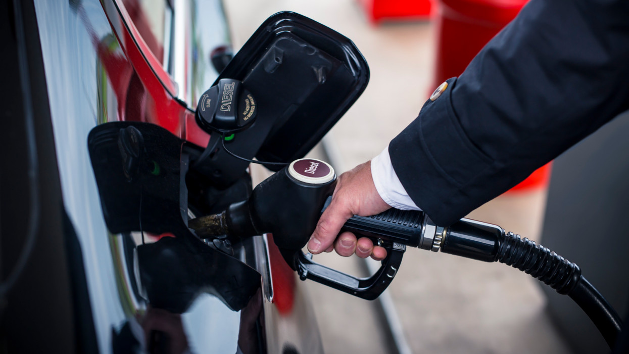 Már december elején fontos bejelentés jött a hazai benzinkutakról: erre készüljenek az autósok
